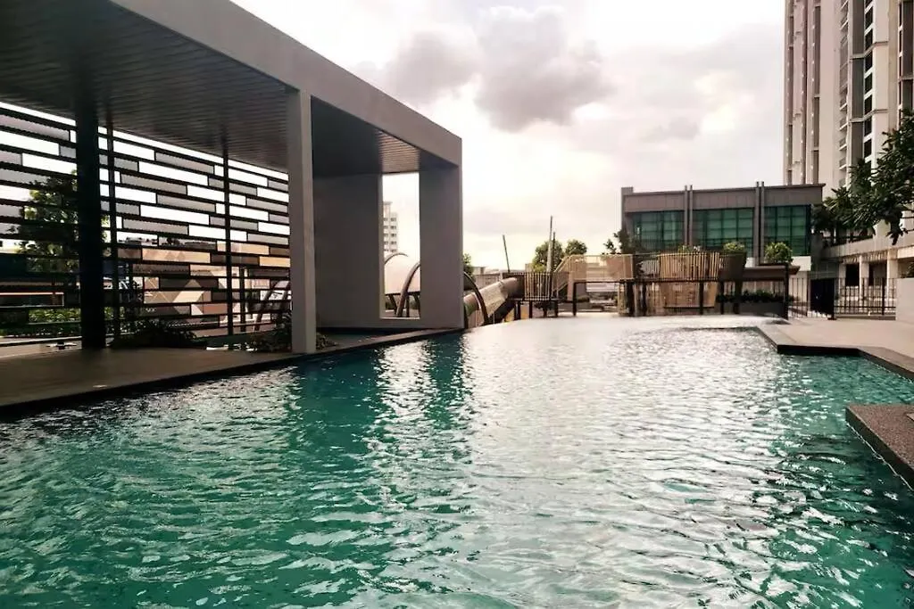 Sky Trees Bukit Indah Aeon 2Bed 5Pax Netflix Aircond Lejlighed Johor Bahru