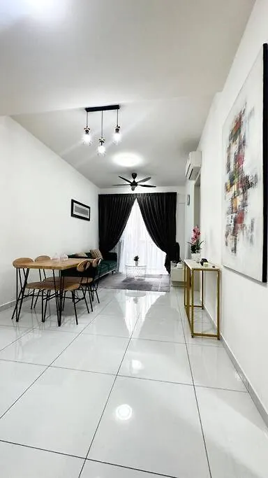아파트 Sky Trees Bukit Indah Aeon 2Bed 5Pax Netflix Disney 조호르 바루