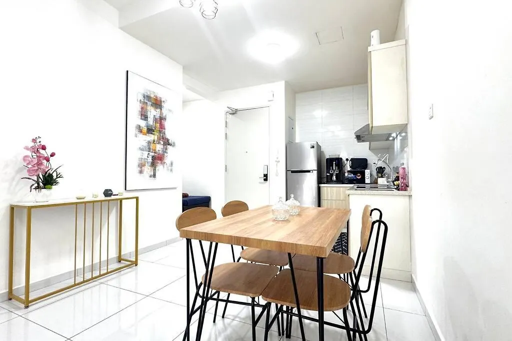 아파트 Sky Trees Bukit Indah Aeon 2Bed 5Pax Netflix Disney 조호르 바루